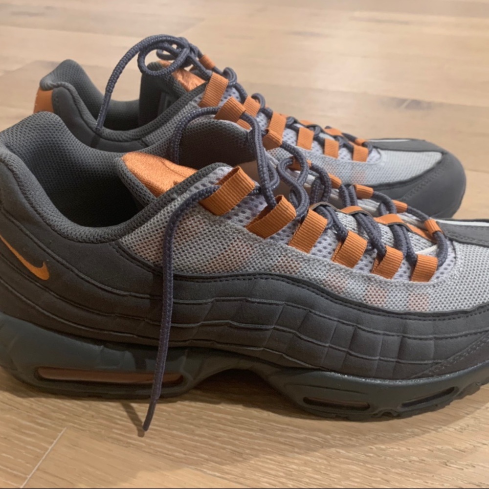 Sneaker - Picture 4 of 4